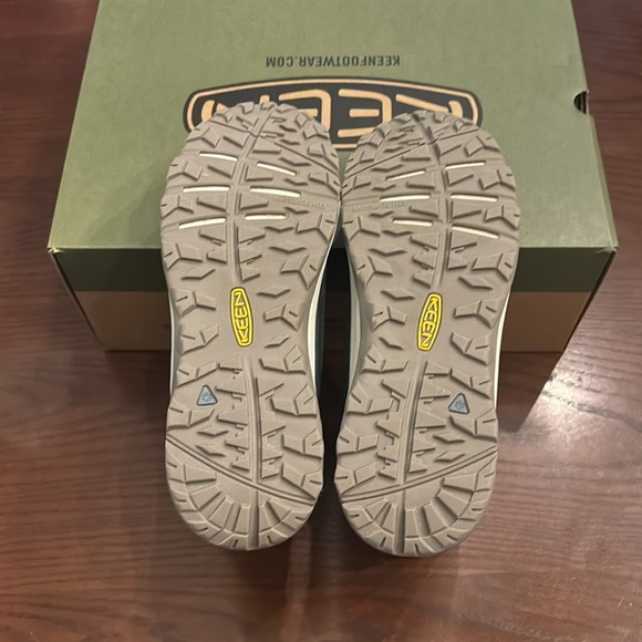 Keen Women’s Boots Rosin/Dark Olive 6.5 new - Picture 3 of 4